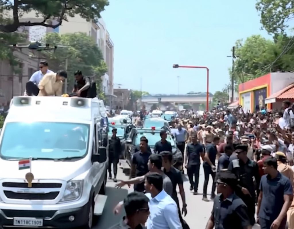 மதுரை மக்கள் வெள்ளத்தால் ஆர்ப்பரித்த விஜய்..! உற்சாக வரவேற்பில் திணறிய மதுரை