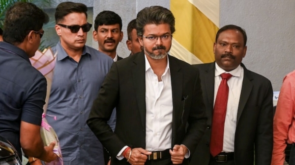 முதல்வரான பின் முதல் வெளிநாட்டுப் பயணம்: செப்டம்பர் 10-இல் பிரிட்டன் செல்கிறார் முதல்வர் விஜய்!