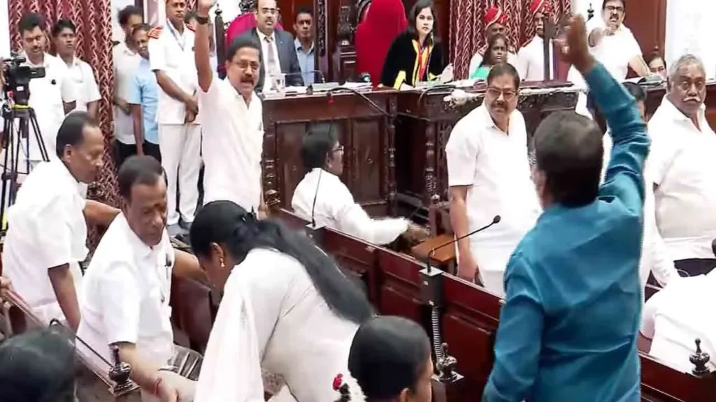 ரிப்பன் மாளிகையில் பரபரப்பு: அம்பேத்கர் படத்தை மாற்றி முதல்வர் விஜய் படம் வைக்கப்பட்ட விவகாரத்தில் விசிக கவுன்சிலர்கள் வெளிநடப்பு!
