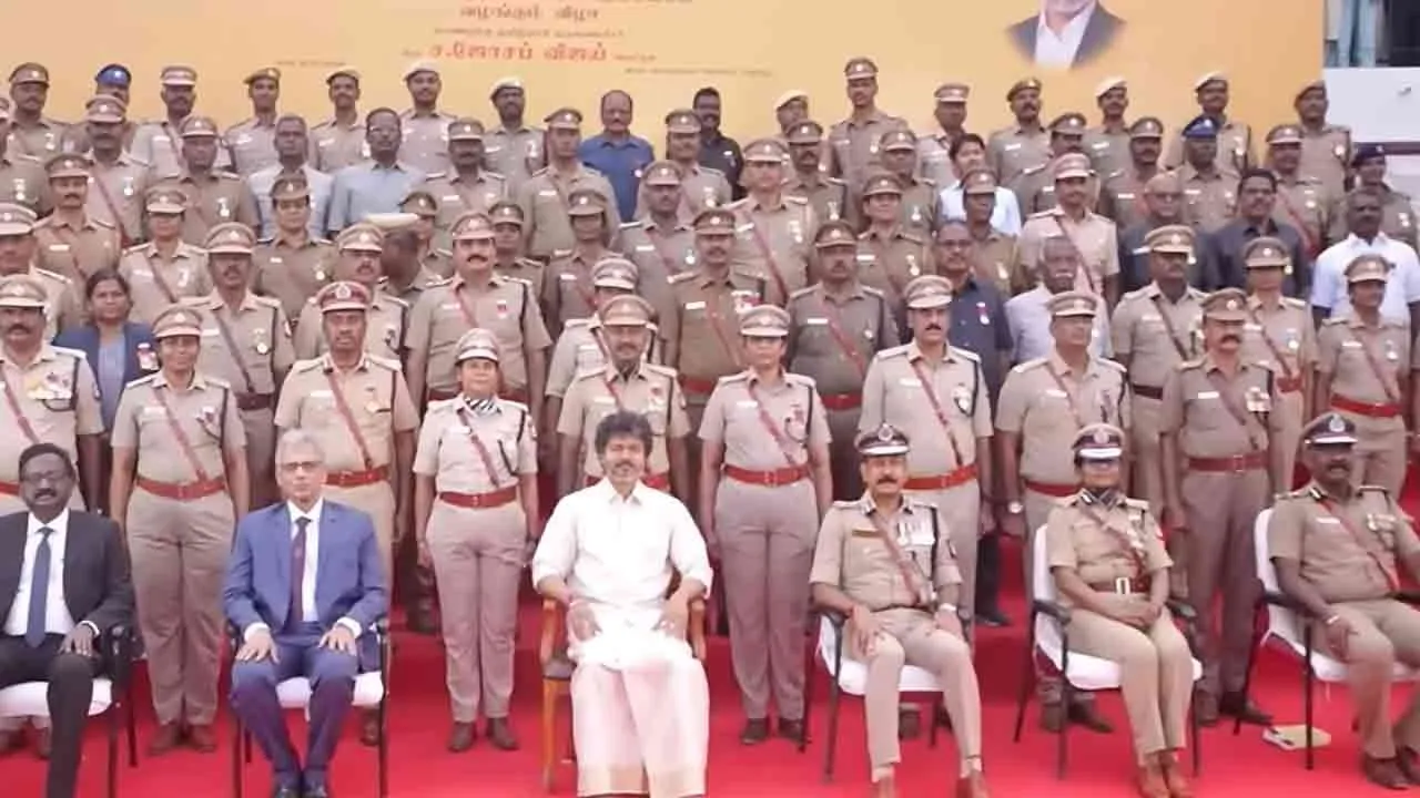 "காவலர்களின் வீரமும் தியாகமும் என்றும் போற்றத்தக்கவை!" - காவலர் தினத்தை முன்னிட்டு தமிழக முதல்வர் சி.ஜோசப் விஜய் வாழ்த்து!