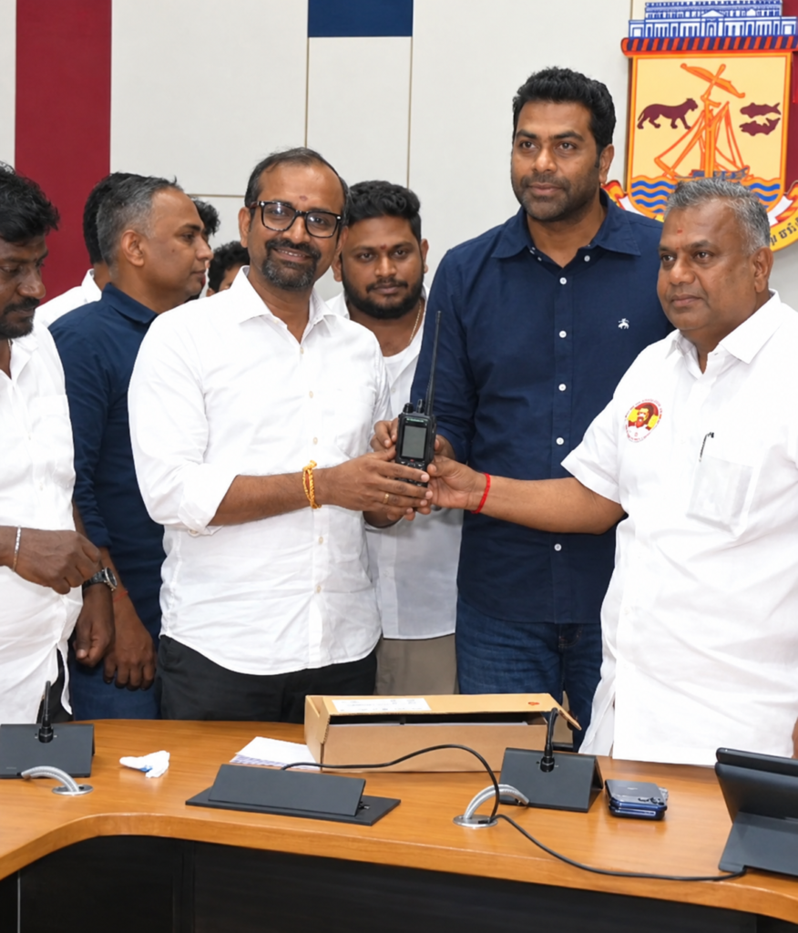 சென்னை மாவட்ட எம்.எல்.ஏ.க்களுக்கு வாக்கி டாக்கி கருவிகள் வழங்கல் – அமைச்சர் ஆனந்த் நடவடிக்கை!