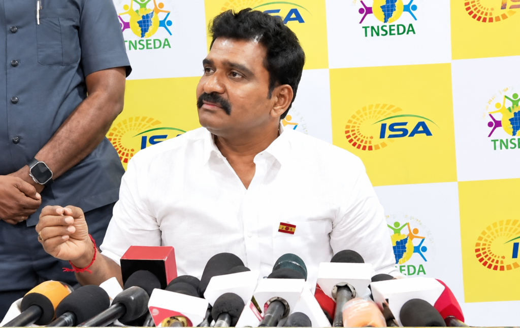 செவிலியர்கள் போராட்டத்திற்கும் மனோ தங்கராஜுக்கும் என்ன சம்பந்தம்? – அமைச்சர் நிர்மல் குமார் கேள்வி