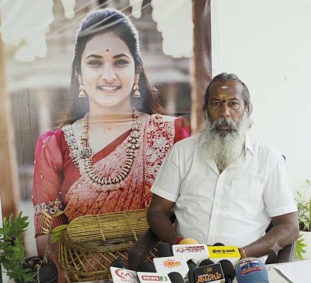 வரதட்சணை கொடுமையால் உயிரிழந்த ரிதன்யா வழக்கில் பல்வேறு ஆதாரங்கள் மறைக்கப்பட்டுள்ளன – திருப்பூரில் தந்தை அண்ணாதுரை குற்றச்சாட்டு!