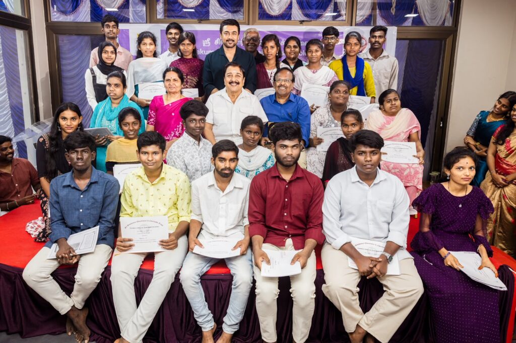 ஸ்ரீ சிவகுமார் கல்வி அறக்கட்டளையின் 47-வது ஆண்டு விழா: ஓவியர் ஜீவானந்தனுக்கு ரூ.1 லட்சம் விருது; மாணவர்கள், கல்வி அமைப்புகளுக்கு ரூ.13.78 லட்சம் நிதியுதவி!