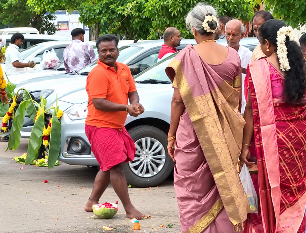 பாடிகாட் முனீஸ்வரர் கோயிலில் களைகட்டும் ஆயுதபூஜை வழிபாடு!