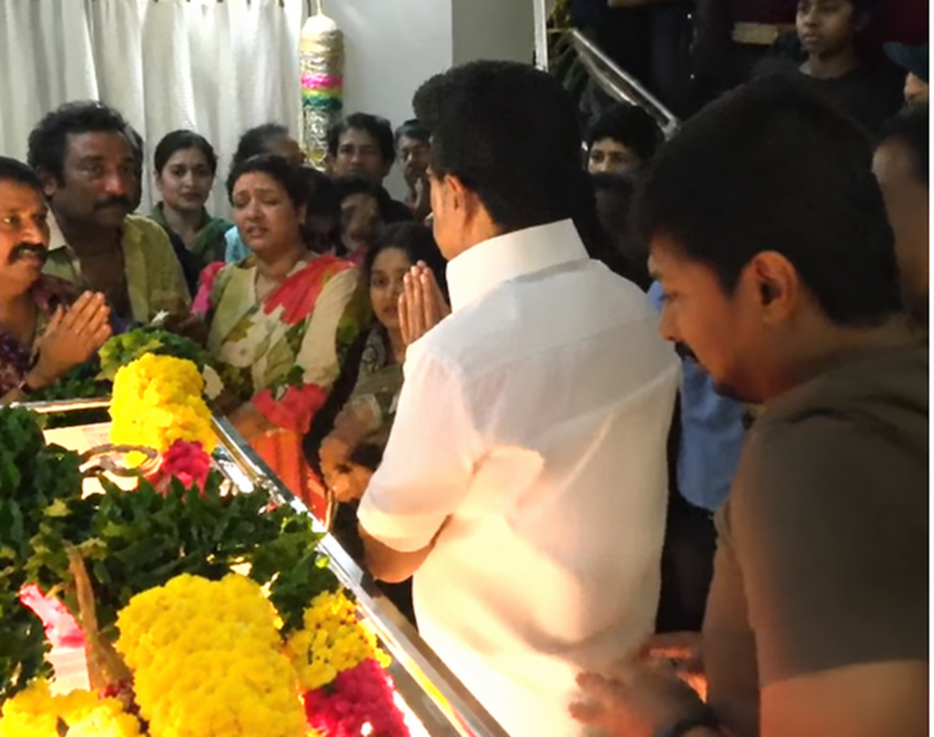 இசையமைப்பாளர் தேவா மறைவு: நேரில் அஞ்சலி செலுத்தி குடும்பத்தினருக்கு ஆறுதல் கூறிய மு.க.ஸ்டாலின், உதயநிதி ஸ்டாலின்!