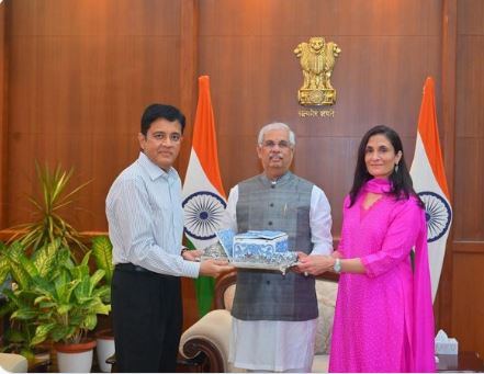 தமிழக ஆளுநரைச் சந்தித்து திருமண வரவேற்பு அழைப்பிதழ் வழங்கிய கலாநிதி மாறன்!