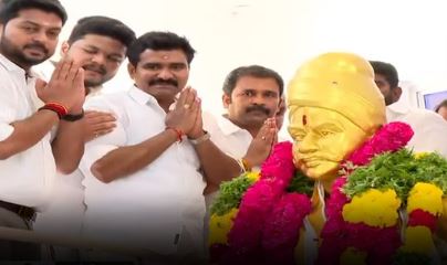 மருது சகோதரர்களின் 225-வது குருபூஜை: அமைச்சர்கள் மாலை அணிவித்து மரியாதை!