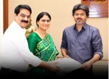 முதல்வர் விஜயை நேரில் சந்தித்த ஒய்.எஸ். ஷர்மிளா – மகள் திருமணத்திற்கு நேரில் அழைப்பு