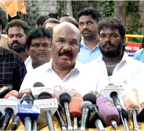அதிமுக பிரச்சாரப் பாடல்கள் என்றைக்கும் ஒலித்துக்கொண்டே இருக்கும் – தேவா மறைவால் உருக்கமான முன்னாள் அமைச்சர் ஜெயக்குமார்!