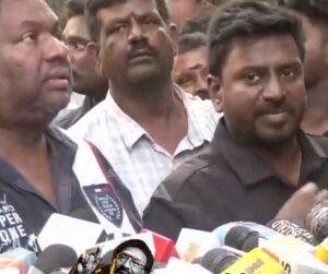 இசையமைப்பாளர் தேவா உடலுக்கு அஞ்சலி: கருப்பு உடையில் வந்த அமைச்சர் ராஜ்மோகன்!