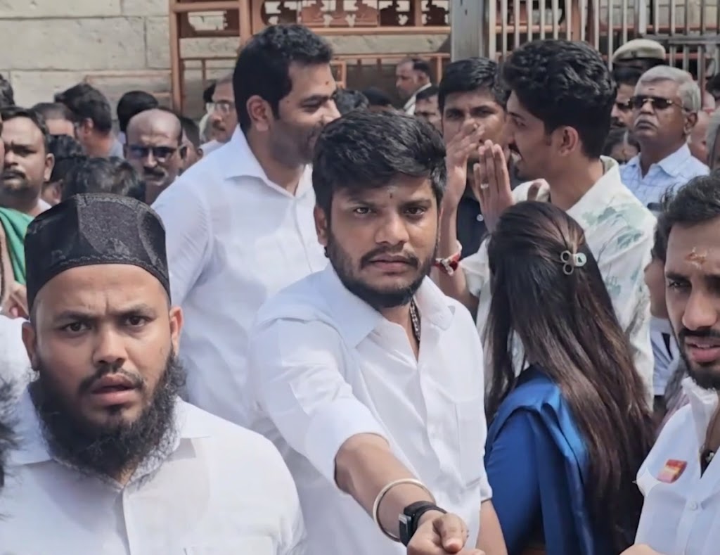 எந்த அடிப்படையில் அவர் உள்ளே வந்தார்? அப்படியென்றால் நாங்களும் 10 பேரை அழைத்து வரவா?– அண்ணாமலையார் கோவிலில் சர்ச்சை; சிவாச்சாரியார்கள், இந்து அமைப்புகள் எதிர்ப்பு!