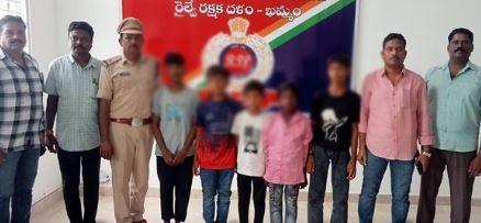 அம்பத்தூரில் மாயமான 5 வடமாநில சிறுவர்கள் ஆந்திராவில் ரயிலில் மீட்பு!