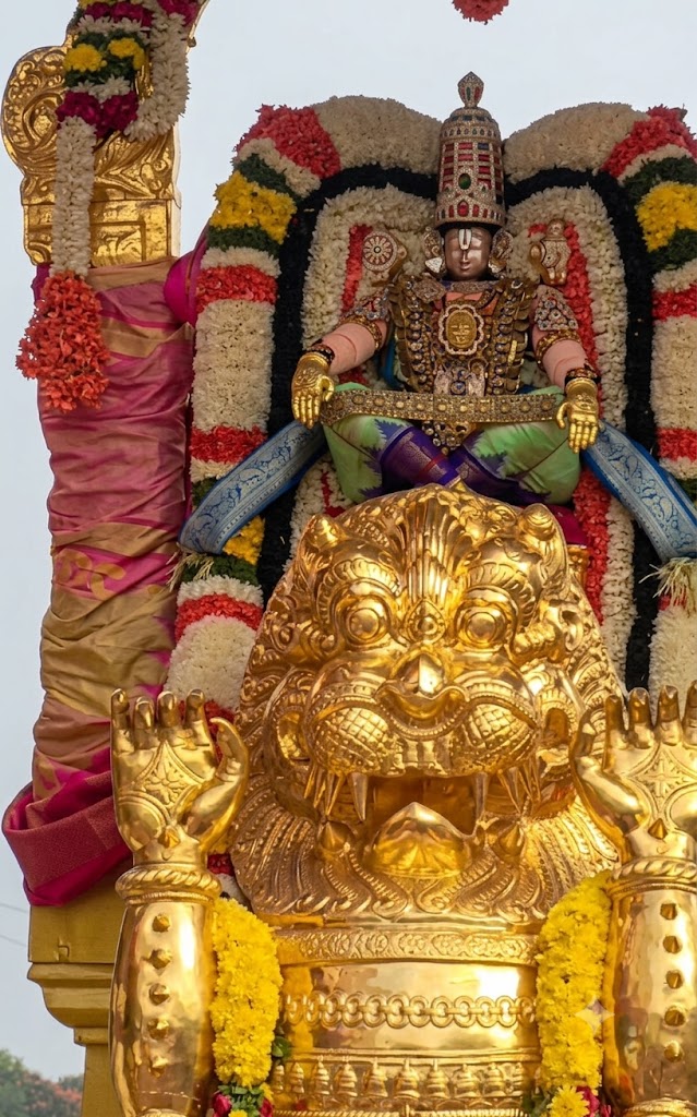 திருப்பதி ஏழுமலையான் கோயிலில் சிம்ம வாகனத்தில் யோக நரசிம்மர் அலங்காரத்தில் மலையப்ப சுவாமி தரிசனம்!