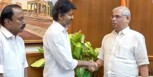 தமிழகத்தின் முழுநேர ஆளுநராக ராஜேந்திர விஸ்வநாத் அர்லேகர் நியமனம் – முதலமைச்சர் விஜய் வாழ்த்து!
