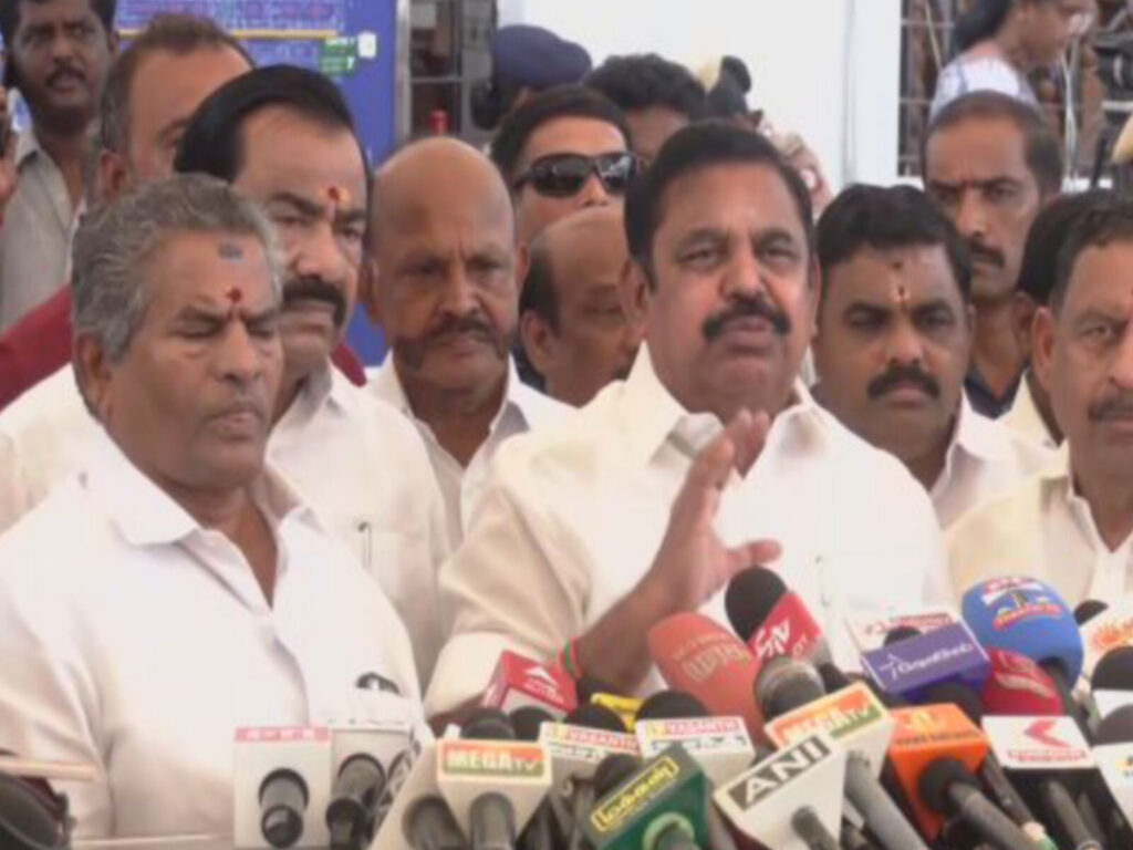 விலைவாசி உயர்வைக் கட்டுப்படுத்த தமிழக அரசு நடவடிக்கை எடுக்கவில்லை! – எடப்பாடி பழனிசாமி குற்றச்சாட்டு -காவிரி நீரைப் பெற்றுத்தரவும் நடவடிக்கை இல்லை என விமர்சனம் – அதிமுக பொதுக்குழு கூட்டப்படும் என்றும் அறிவிப்பு