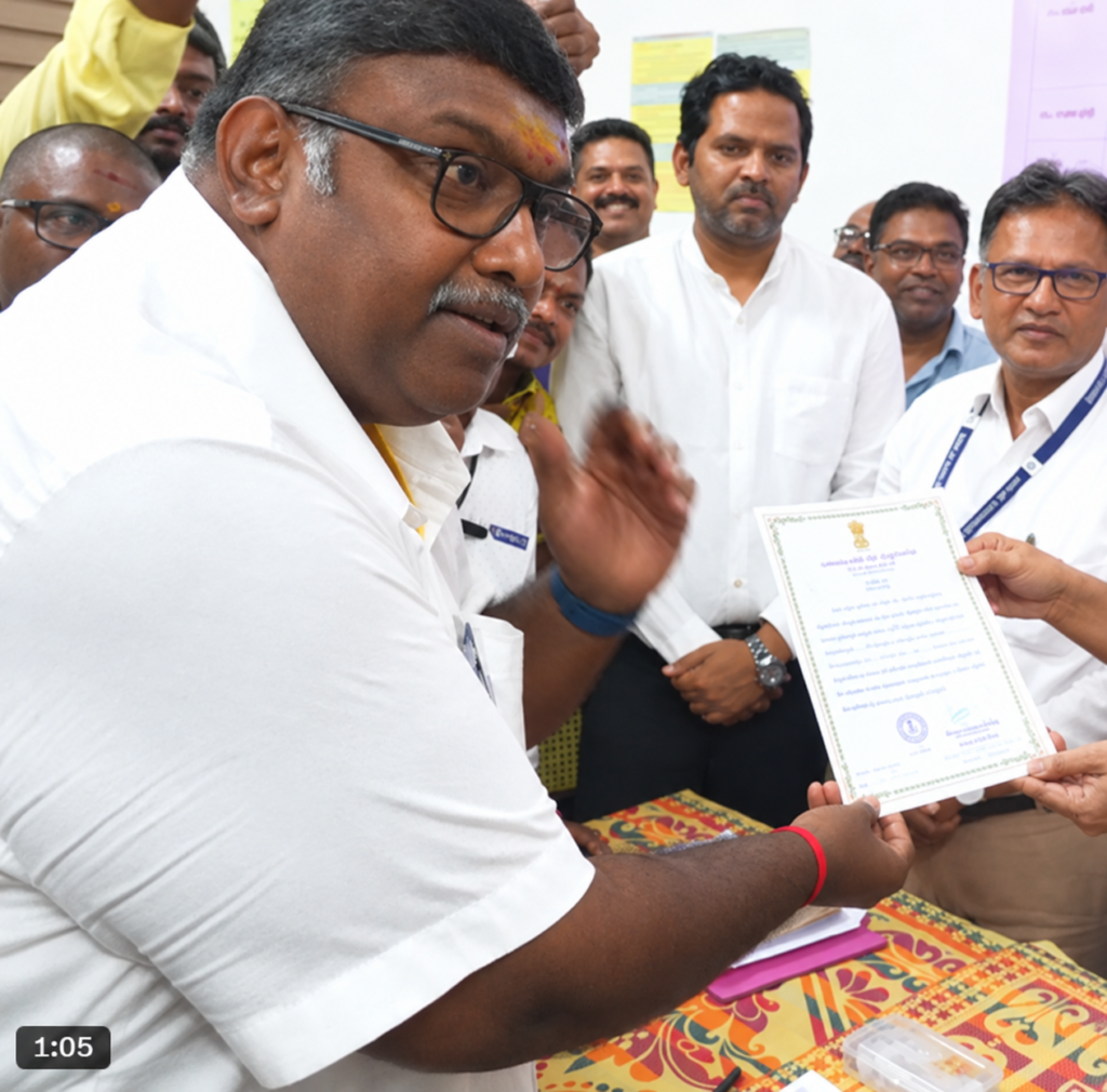 தட்டாஞ்சாவடி இடைத்தேர்தலில் வெற்றி பெற்ற அசோக் ஆனந்தன் – வெற்றிச் சான்றிதழைப் பெற்றுக்கொண்டார்!