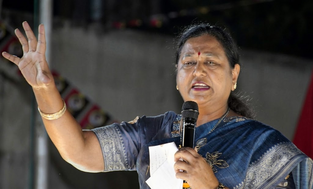 செவிலியர்களுக்கு செவி சாய்ப்பது அரசின் கடமை – பிரேமலதா விஜயகாந்த்