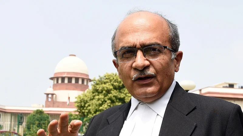 ஆட்சி மாற்றம் ஏற்படுவதைத்தான் விரும்புகிறோம்; அதில் எந்தத் தவறும் இல்லை” – வழக்கறிஞர் பிரசாந்த் பூஷண் கருத்து!
