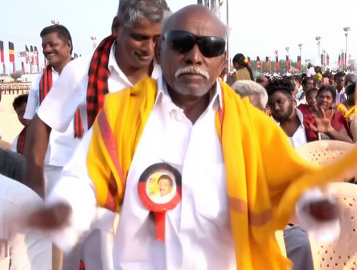 திமுக பரப்புரை கூட்டத்தில் உற்சாக நடனம் – தாராபுரத்தில் கவனம் ஈர்த்த முதியவர்!